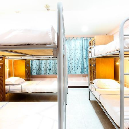 Hostel 8 Sukhumvit Soi 8 Бангкок Екстер'єр фото