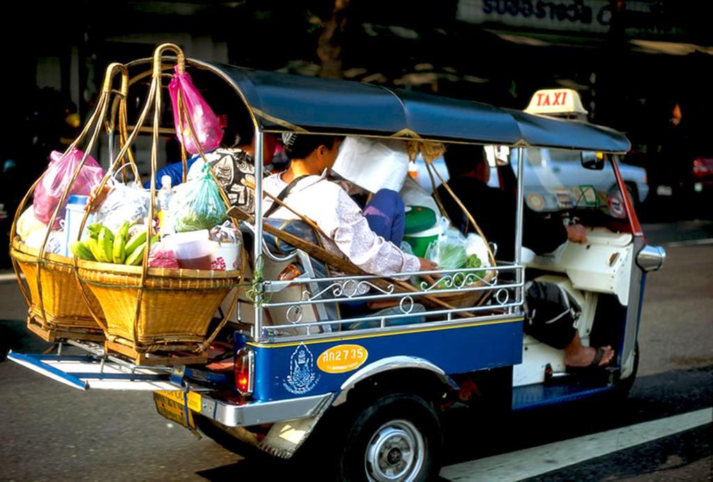 Hostel 8 Sukhumvit Soi 8 Бангкок Екстер'єр фото