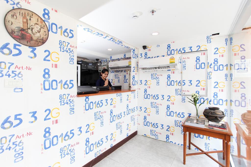 Hostel 8 Sukhumvit Soi 8 Бангкок Екстер'єр фото
