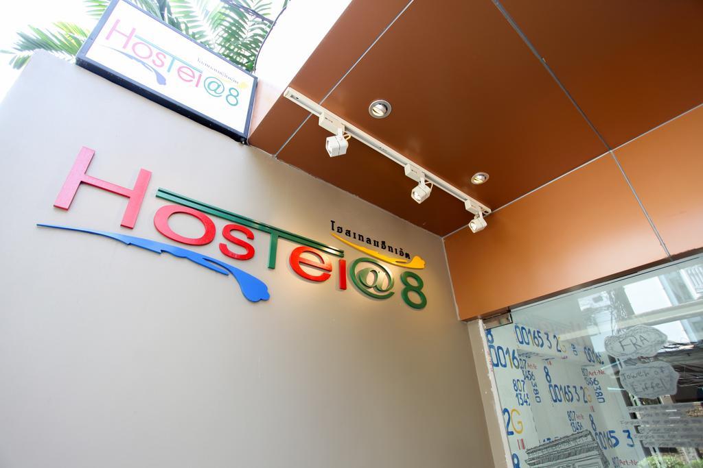 Hostel 8 Sukhumvit Soi 8 Бангкок Екстер'єр фото