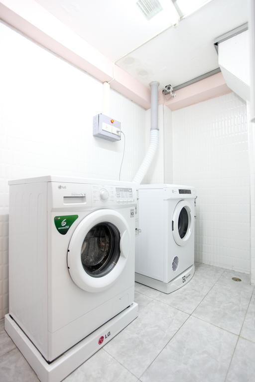 Hostel 8 Sukhumvit Soi 8 Бангкок Екстер'єр фото