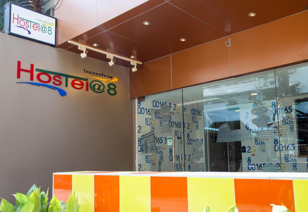 Hostel 8 Sukhumvit Soi 8 Бангкок Екстер'єр фото