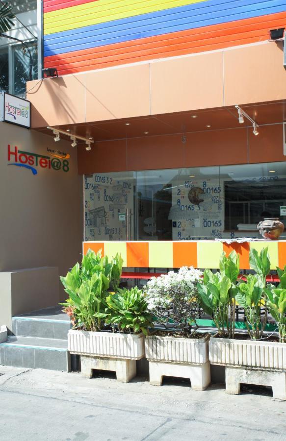 Hostel 8 Sukhumvit Soi 8 Бангкок Екстер'єр фото