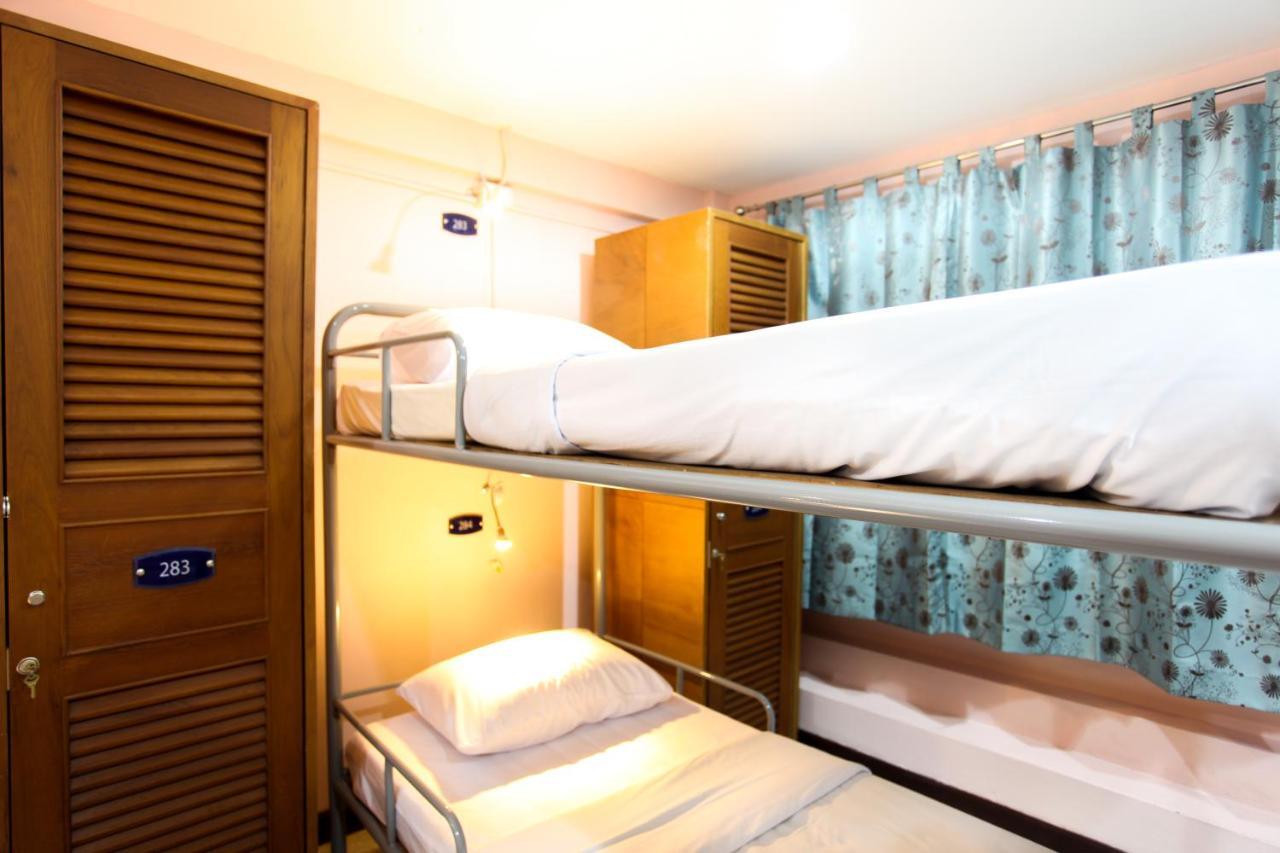 Hostel 8 Sukhumvit Soi 8 Бангкок Екстер'єр фото